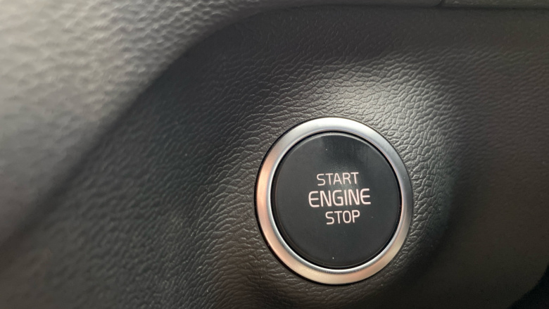 Volvo XC40 2.0 B3P Plus Dark 5dr Auto Petrol Estate